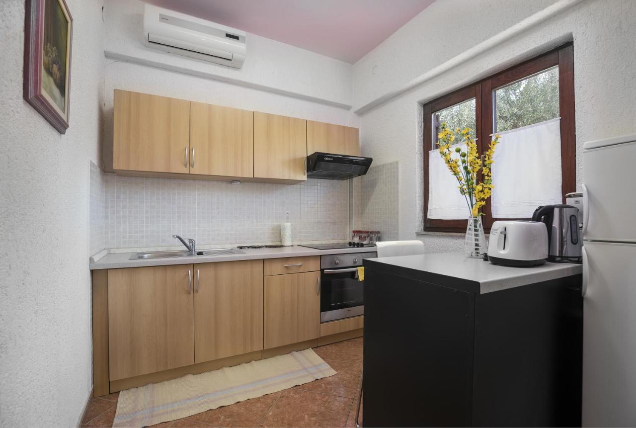 Karmelo Appartment Davorka Rovigno Esterno foto