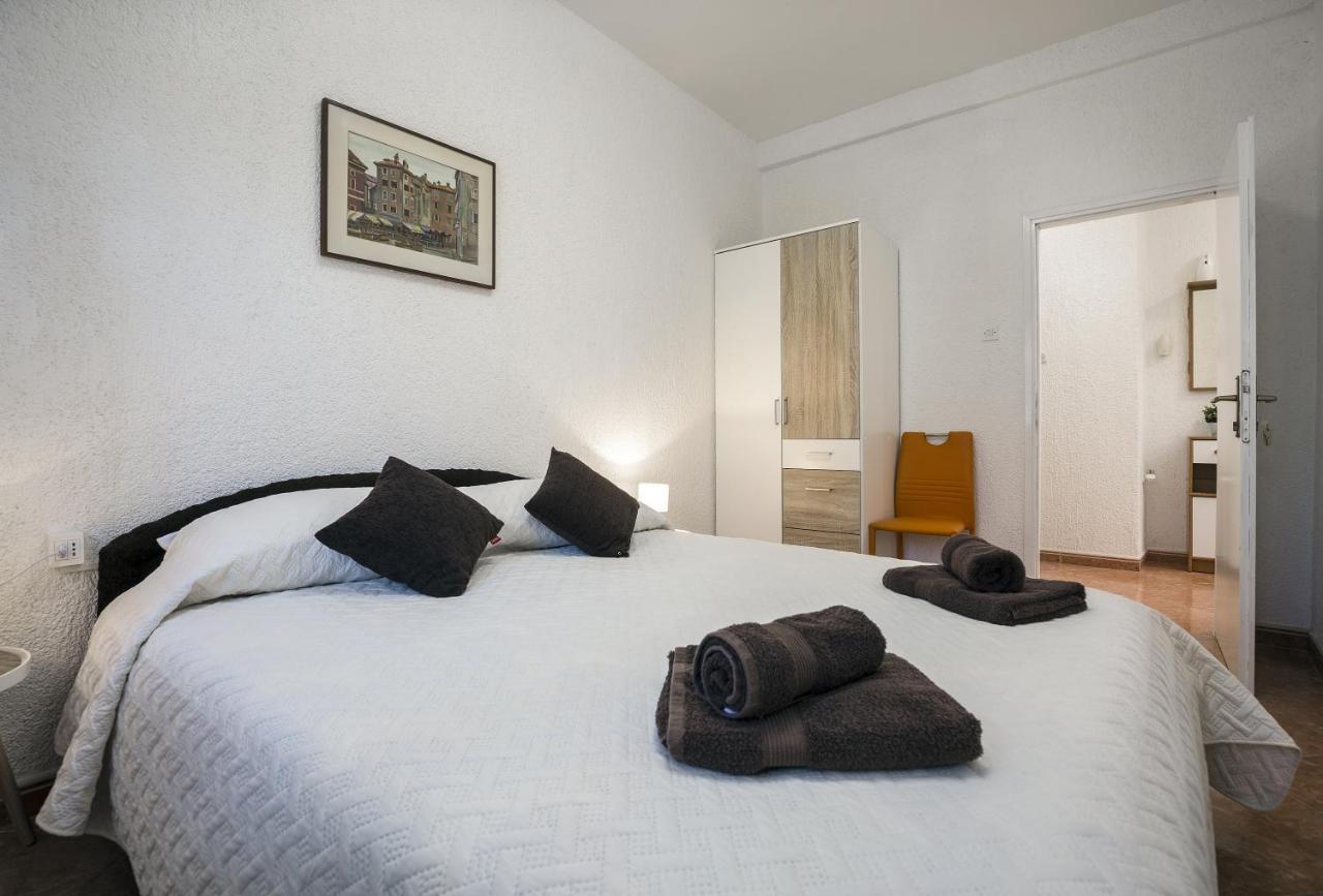 Karmelo Appartment Davorka Rovigno Esterno foto