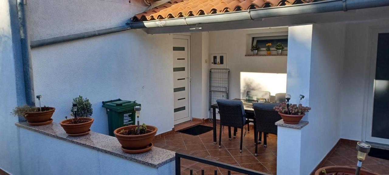 Karmelo Appartment Davorka Rovigno Esterno foto