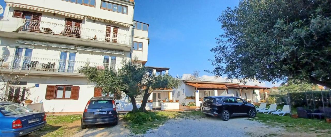 Karmelo Appartment Davorka Rovigno Esterno foto
