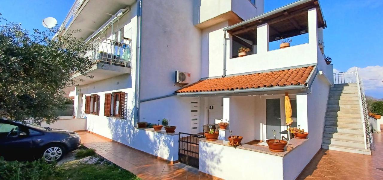 Karmelo Appartment Davorka Rovigno Esterno foto