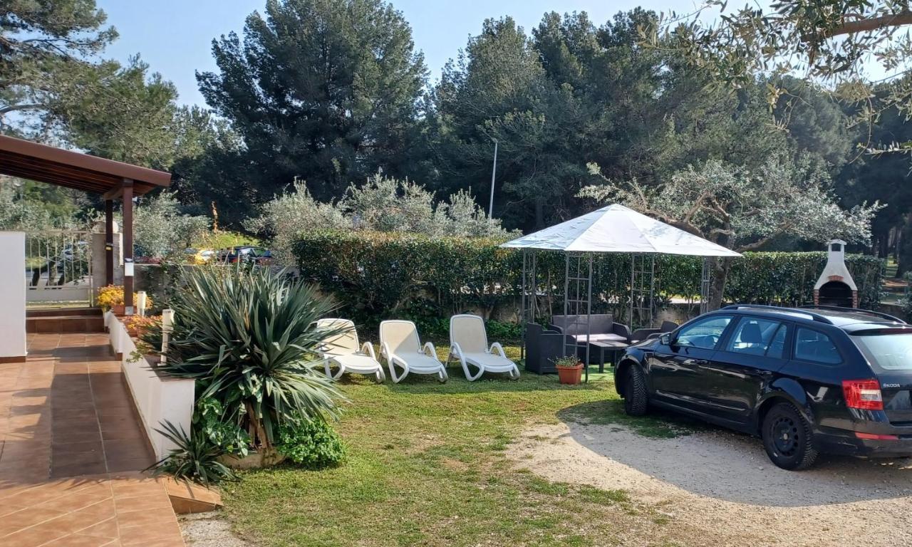 Karmelo Appartment Davorka Rovigno Esterno foto